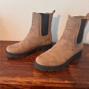 Old navy chunky Chelsea boots
